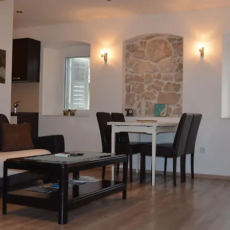 Studio Toma With Private Parking Place Apartment