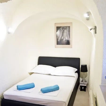 Toma With Private Parking Place Apartamento