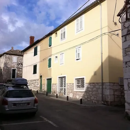 Toma With Private Parking Place Apartament *