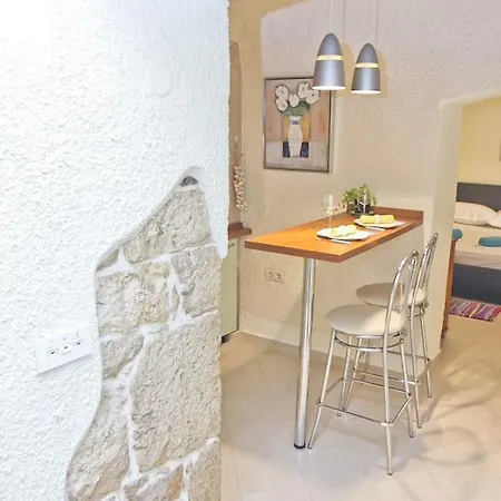 Apartment Studio Toma With Private Parking Place
